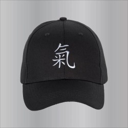 Casquette couleur noire coton brodée motif énergie : symbole chinois, japonais, TU. 7 couleurs de broderie disponibles.
